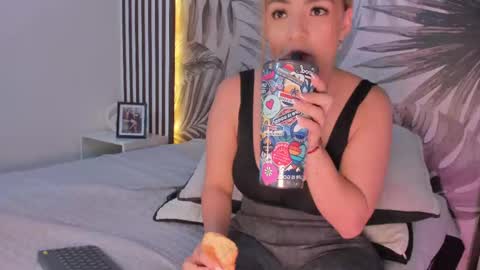 Snapshot of samaantha_white_ chatting on 09.25.25 Samaantha online show from 09.25.25