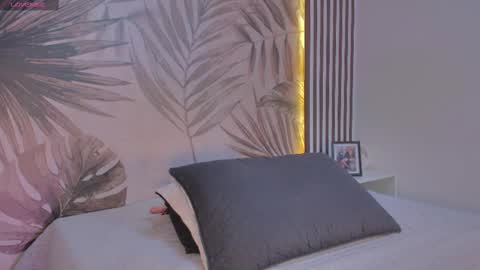 Snapshot of samaantha_white_ chatting on 10.03.25 Samaantha online show from 10.03.25