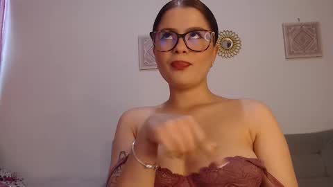 Snapshot of samanta_monroe4 chatting on 10.18.25 samanta online show from 10.18.25