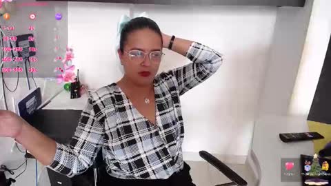 Snapshot of samanta_owen chatting on 12.29.24 SAMANTA OWEN online show from 12.29.24