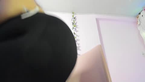 Snapshot of samanta_roberts1 chatting on 01.04.25 Samanta online show from 01.04.25