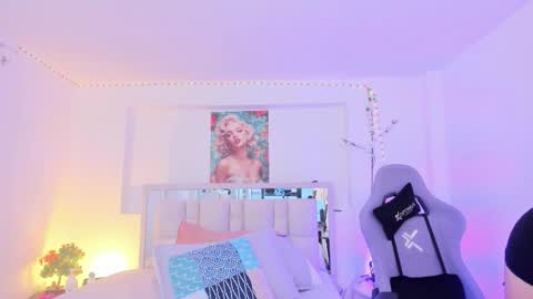 Snapshot of samanta_roberts1 chatting on 10.21.25 Samanta online show from 10.21.25