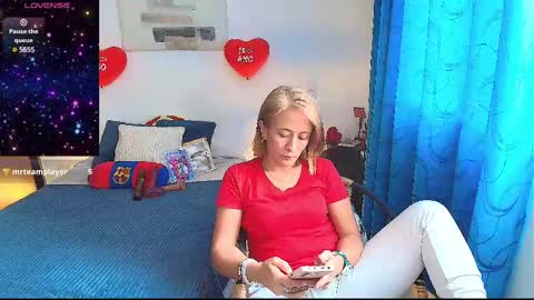 Snapshot of samanta_stone69 chatting on 02.19.25 Samanta Stone online show from 02.19.25