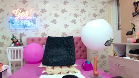 Snapshot of samantadark chatting on 12.22.24 SamantaDark online show from 12.22.24