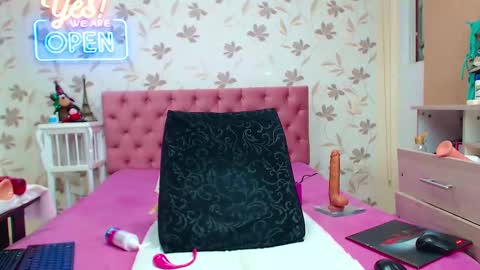 Snapshot of samantadark chatting on 01.14.25 SamantaDark online show from 01.14.25