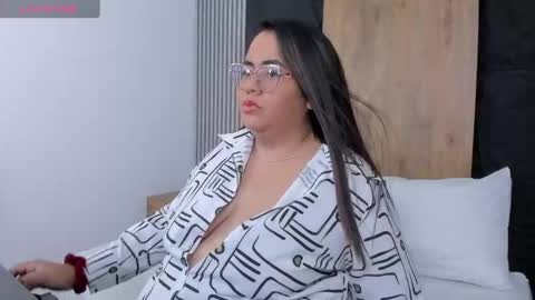 Snapshot of samantha29x_ chatting on 10.09.25 S A M M Y  online show from 10.09.25