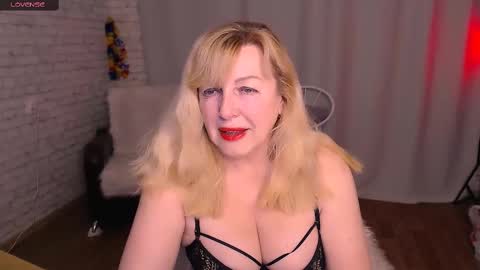 Snapshot of samantha_si chatting on 02.15.25 Samantha online show from 02.15.25