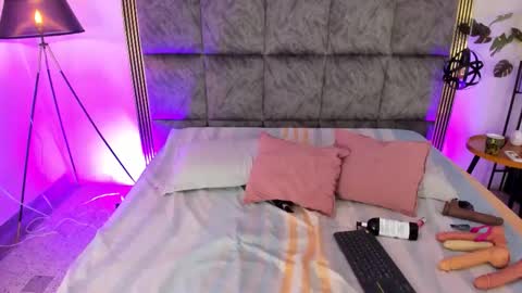Snapshot of samanthaa_gil_ chatting on 10.19.25 Samantha online show from 10.19.25