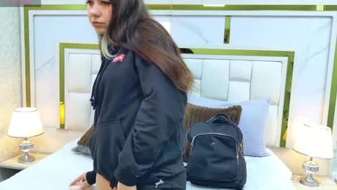 Snapshot of samanthaa_sm chatting on 04.27.26 samanthaa_sm online show from 04.27.26