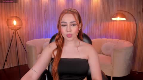 Snapshot of samanthaklein_ chatting on 12.24.24 Samantha Klein online show from 12.24.24