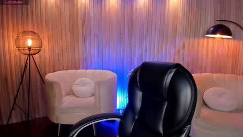 Snapshot of samanthaklein_ chatting on 12.29.24 Samantha Klein online show from 12.29.24