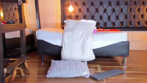 Snapshot of samanthamilan chatting on 01.25.25 Alejandra  online show from 01.25.25