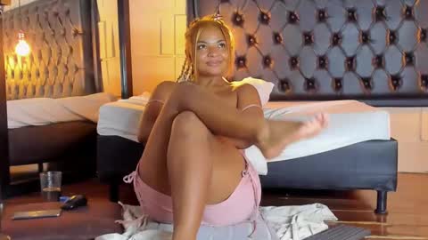 Snapshot of samanthamilan chatting on 03.04.25 Alejandra  online show from 03.04.25