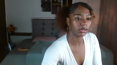 Snapshot of samara_roxx chatting on 10.24.25 samara_roxx online show from 10.24.25