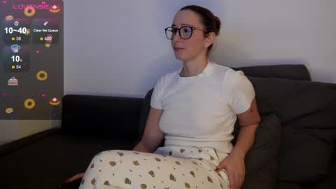 Snapshot of samarafromthewell chatting on 12.21.24 Samara From The Well online show from 12.21.24