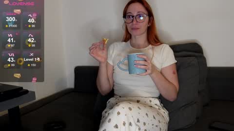 Snapshot of samarafromthewell chatting on 01.11.25 Samara From The Well online show from 01.11.25