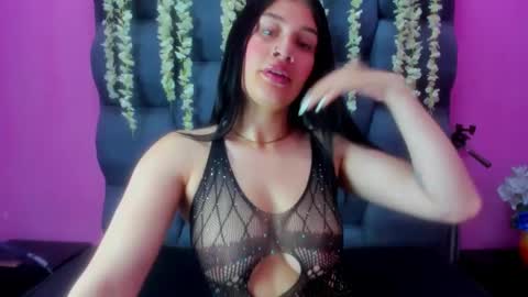 Snapshot of samarhamiller_ chatting on 10.08.25 samarhamiller_ online show from 10.08.25