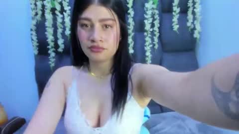 Snapshot of samarhamiller_ chatting on 10.24.25 samarhamiller_ online show from 10.24.25