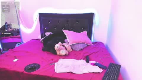 samiacooper25 online show from 11.25.25