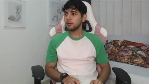 Snapshot of samir_bear chatting on 01.04.25 Samir online show from 01.04.25