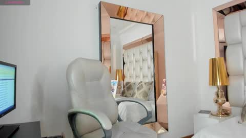 Snapshot of sammy_rios chatting on 10.03.25 Sammy online show from 10.03.25