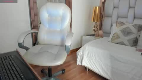 Snapshot of sammy_rios chatting on 10.17.25 Sammy online show from 10.17.25