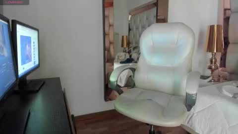 Snapshot of sammy_rios chatting on 11.04.25 Sammy online show from 11.04.25