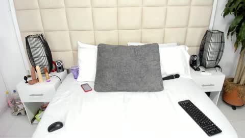 Nice to meet you guys my name is Lina. online show from 02.02.25