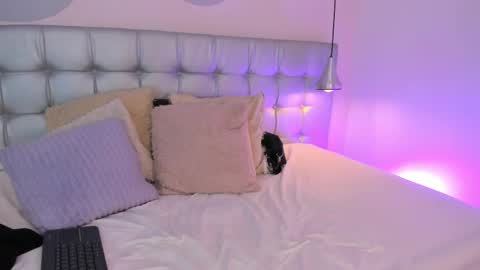 Axel online show from 02.13.25