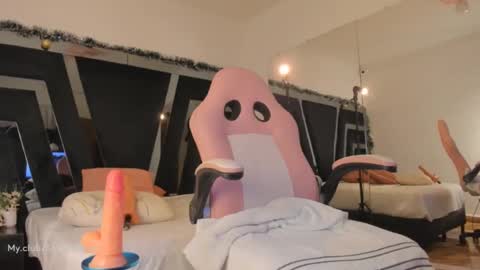 Find me at  when im offline here. online show from 12.11.24