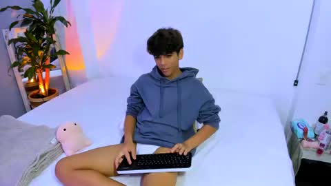 Snapshot of samy_twink chatting on 06.25.26 Sammy online show from 06.25.26