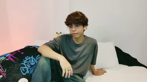 Snapshot of samy_twink chatting on 07.19.26 Sammy online show from 07.19.26