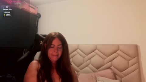 Snapshot of sanddi_milff chatting on 06.18.26 Sanddi online show from 06.18.26
