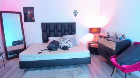 MilaSander online show from 12.04.24