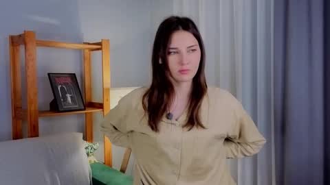 Isabel but you can call me Bella online show from 11.06.25