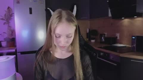 Sandra      Lillys Page    online show from 05.21.26