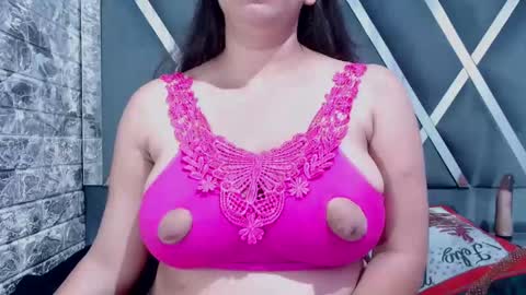Snapshot of sandraclarkx69 chatting on 01.10.25 sandraclarkx69 online show from 01.10.25