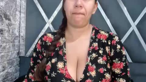Snapshot of sandraclarkx69 chatting on 02.05.25 sandraclarkx69 online show from 02.05.25