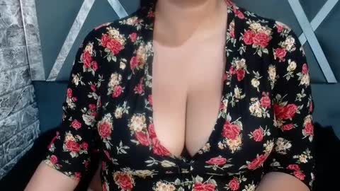 Snapshot of sandraclarkx69 chatting on 02.05.25 sandraclarkx69 online show from 02.05.25
