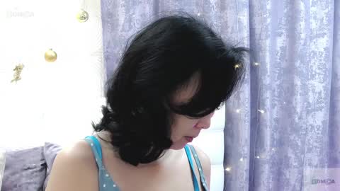 Snapshot of sandrami__ chatting on 12.14.24 Sandra online show from 12.14.24