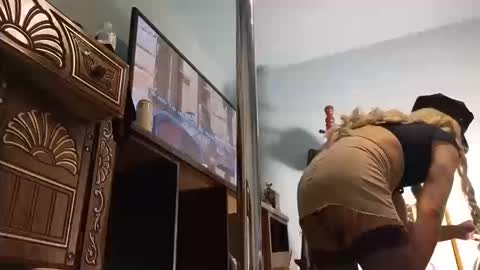 Sandra online show from 10.13.25