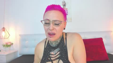 Sandy Rose online show from 10.31.25