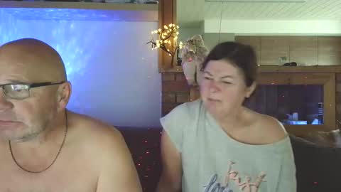 Snapshot of sanroom chatting on 11.01.25 sanroom online show from 11.01.25