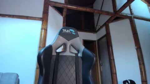 santi_twink19 online show from 02.10.26