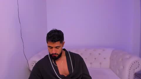 santiago_huntt online show from 12.11.24