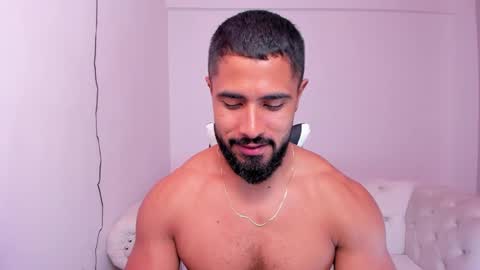 santiago_huntt online show from 03.07.25