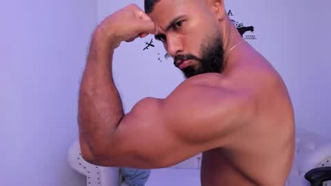 santiago_huntt online show from 09.08.25