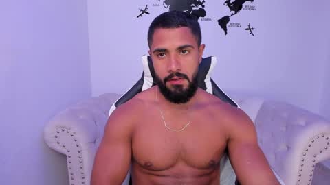Snapshot of santiago_huntt chatting on 09.18.25 santiago_huntt online show from 09.18.25