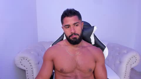 Snapshot of santiago_huntt chatting on 10.25.25 santiago_huntt online show from 10.25.25