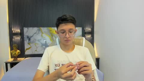 santiago_russo18 online show from 09.20.25